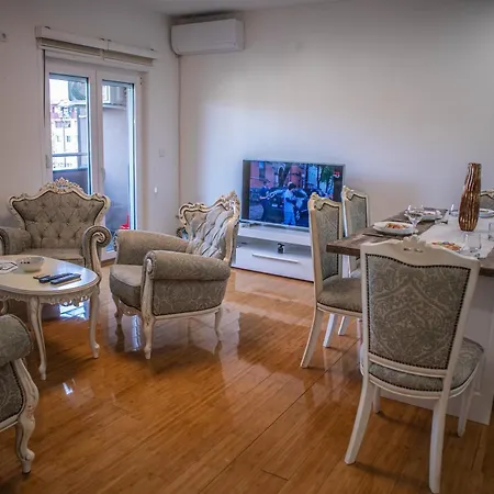 Lux Rose - Elite 74m2 Appartement Kragujevac